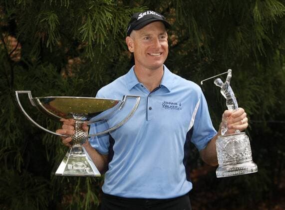 Sept. 26, 2010 - Atlanta, USA - Jim Furyk (USA) walks away with all the hardware after sinking a par putt on the 18th green to win The Tour Championship and the FedEx Cup finishing at 8-under par at East Lake Golf Club in Atlanta on Sunday, Sept. 26, 2010. - ZUMAaj1 Fedexcup o0 Objekte Pokal Trophäe