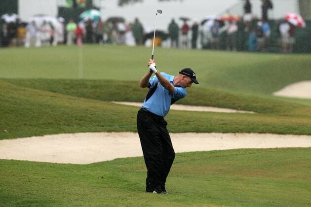 Sept. 26, 2010 - Atlanta, USA - Jim Furyk (USA) hits from off the 16th fairway to the bunker at the 16th green during the final round of The Tour Championship at East Lake Golf Club in Atlanta on Sunday, Sept. 26, 2010. Furyk made a bogey on the hole, but held on to win the tournament by one stroke at 8-under par. - ZUMAaj1 o0 Aktion Freisteller