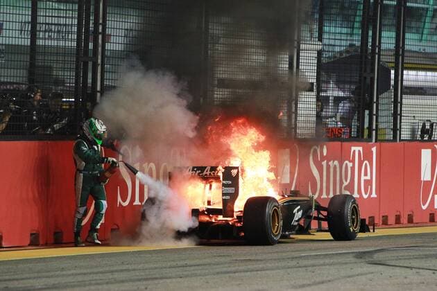 Sept. 26, 2010 - Heikki Kovalainen (FIN) Lotus T127 retires from the race on the final lap with a fire. ..Formula One World Championship, Rd 15, Singapore Grand Prix, Race, Marina Bay Street Circuit -  - ZUMAorl