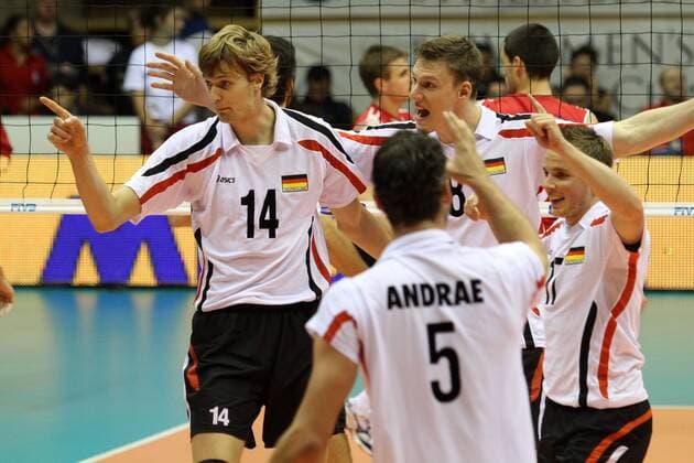MENS WORLD CHAMPIONSHIP 2010, GER (white) vs Kanada: - ROBERT KROMM (L)  20100927CSKP4011 o0 Jubel Freude