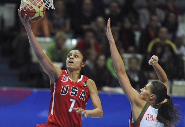 Candice Dupree of the USA, left, and Anastasiya Verameyenka of Belarus, right, struggle for the ball during the E group Women s Basketball World Championship match Belarus - USA in Ostrava, (CTKxPhoto JaroslavxOzana)  CTKPhoto201009280893401