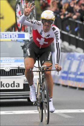 29.09.2010, Geelong - World Championsship 2010 - Fabian Cancellara (SUI) --- PhotoNews  o0 Sieg Weltmeister vierfacher vier Gestik Jubel Freude Ziel Zieldurchfahrt