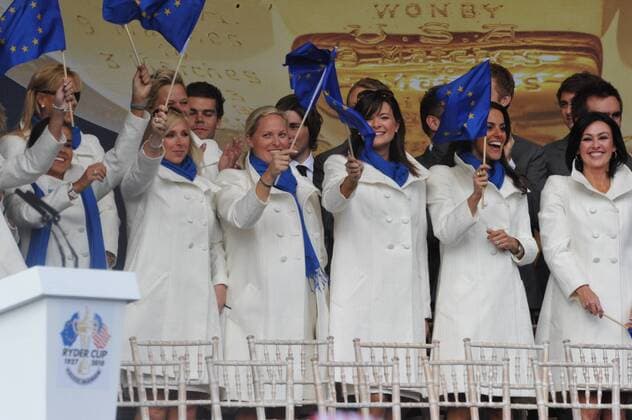 30.09.2010 Wives and girlfiends of the European team at the opening ceremony at the Ryder Cup 2010 course, Celtic Manor resort, Newport, on the third practice day of the Ryder Cup 2010 xKevinxBatchelorx  ActionPlus11099053 o0 Spielerfrau, Frau Familie privat