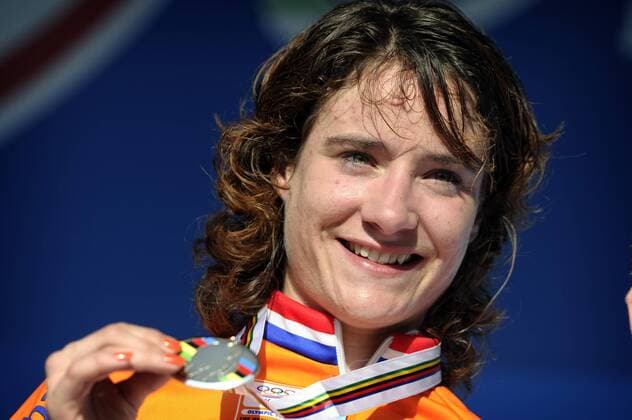 Geelong, 02 10 2010 CYCLING 2010 UCI ROAD WORLD CHAMPIONSHIPS MELBOURNE Marianne Vos (NED) - Zweite der WM 2010 - xVereeckenxNicoxPHOTONEWS  o0 Jubel, Freude Silber Medaille, Silbermedaille, Objekte