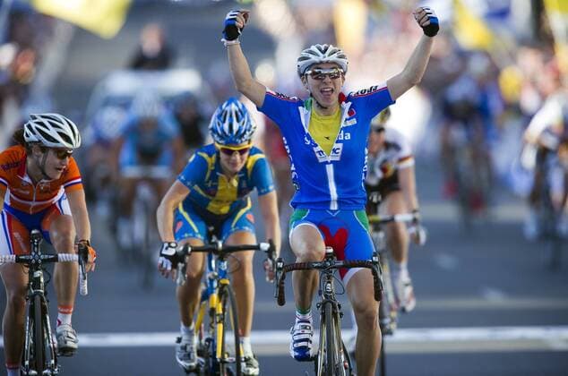 Geelong, 02 10 2010 CYCLING 2010 UCI ROAD WORLD CHAMPIONSHIPS MELBOURNE Giorgia Bronzini (ITA, re.) - Weltmeisterin 2010 vor Marianne Vos (NED, li.) und Emma Johansson (SWE) - xVereeckenxNicoxPHOTONEWS  o0 Jubel, Freude Sieg, Sieger