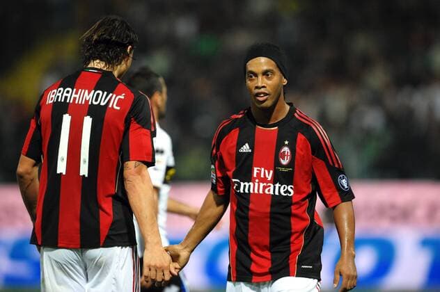 Zlatan IBRAHIMOVIC (L) Milan, RONALDINHO Milan - Parma 2 10 2010 Stadio Ennio Tardini, Serie A 2010 2011 FC Parma (weiß) vs AC Milan (rot) ANDREAXSTACCIOLI