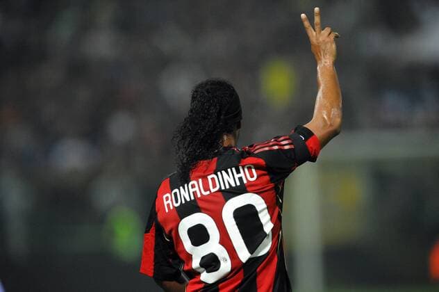 RONALDINHO Milan - Parma 2 10 2010 Stadio Ennio Tardini, Serie A 2010 2011 FC Parma (weiß) vs AC Milan (rot) ANDREAXSTACCIOLI