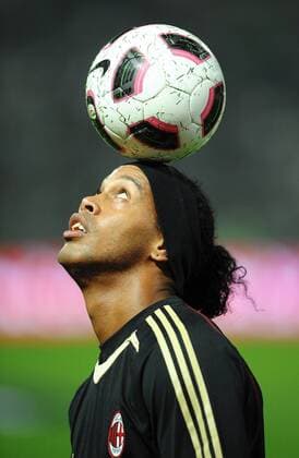 RONALDINHO Milan - Parma 2 10 2010 Stadio Ennio Tardini, Serie A 2010 2011 FC Parma (weiß) vs AC Milan (rot) ANDREAXSTACCIOLI