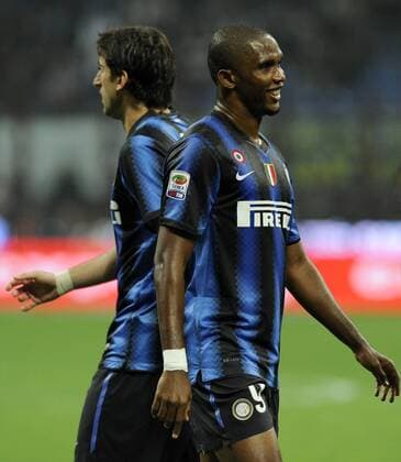 Inter Mailand (blau) vs Juventus Turin: v.re. Samuel Eto o-Diego Milito 