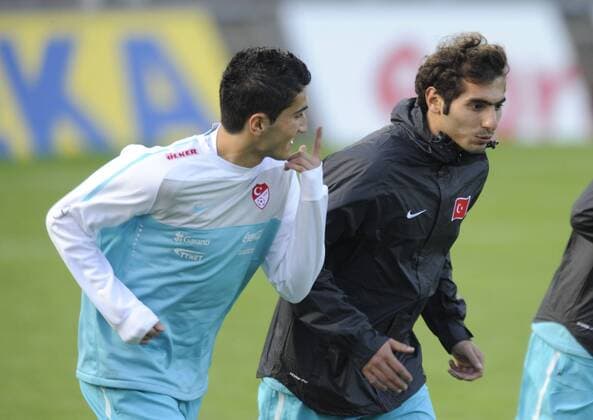 Nuri Sahin (li.) und Halil Altintop, Training der Türkischen Nationalmannschaft im Potsdamer Karl-Liebknecht-Stadion, Fußball, Saison 2010 2011, Potsdam, 04.10.2010,