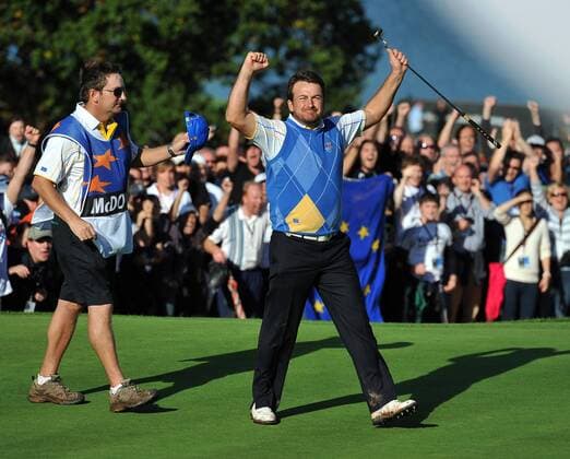 Golf - Ryder Cup 2010 - Day 4, Singles Graeme McDowell (Northern Ireland) of Europe celebrates as he wins his singles match on the 17th and Europe win the Ryder Cup at Celtic Manor, Newport  o0 Mc Dowell Nordirland Freude Sieg