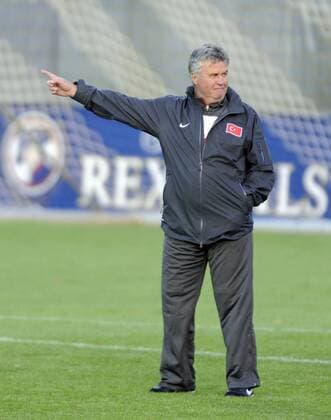 Trainer Guus Hiddink, Training der Türkischen Nationalmannschaft im Potsdamer Karl-Liebknecht-Stadion, Fußball, Saison 2010 2011, Potsdam, 04.10.2010, o0 Nationaltrainer, Trainer