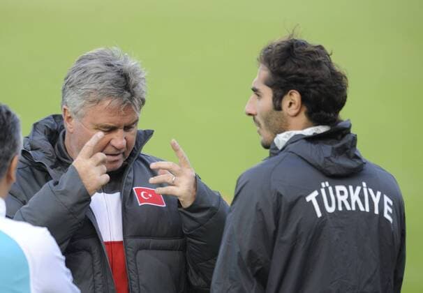 Guus Hiddink (li., Trainer) und Hamit Altintop (re.), Training der Türkischen Nationalmannschaft im Potsdamer Karl-Liebknecht-Stadion, Fußball, Saison 2010 2011, Potsdam, 04.10.2010, o0 Nationaltrainer, Trainer