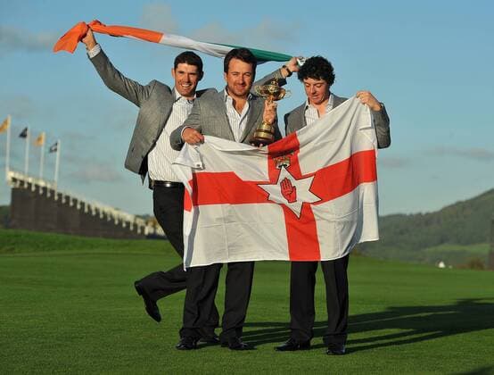 Golf - Ryder Cup 2010 - Day 4, Graeme McDowell (Northern Ireland) (L) and Rory McIlroy (Northern Ireland) of Europe celebrate with the trophy as Padraig Harrington (Ireland) runs behind them with an Irish scarf at Celtic Manor, Newport  o0 Mc Dowell Nordirland Ilroy Fahne, Nationalfahne Objekte