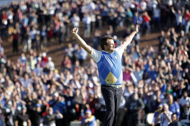 Golf - Ryder Cup 2010 - Day Four Graeme McDowell (Northern Ireland) of Europe, celebrates sinking on the 16th hole to halve the hole and give him the advantage for the last two holes at Celtic Manor, Newport  o0 Mc Dowell Nordirland