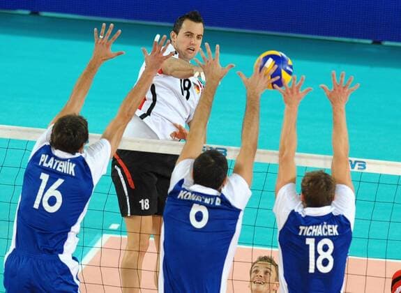 Georg Grozer (Germany) Germany (white) vs Czech Republic (blue) 3-0 FIVB Men s Volleyball World Championship Rome, 05 10 2010 - AntoniettaXBaldassarre