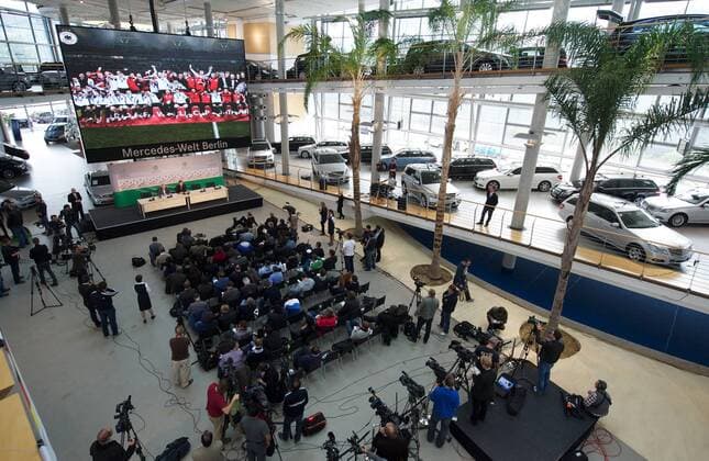 Berlin 06.10.2010 - DFB Pressekonferenz - in der Mercedes Benz Welt am Salzufer in Berlin
