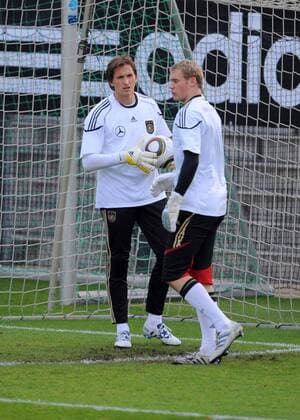 Berlin 06.10.2010 DFB Training - Rene Adler (L) und Manuel Neuer (GER)