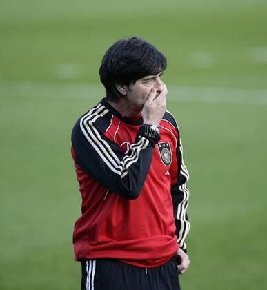 Bundestrainer Joachim Löw - Training Deutschland in Berlin