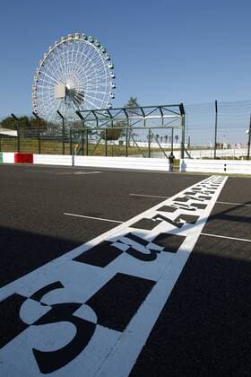 Motorsports Formula 1: World Championship 2010, GP of Japan, Suzuka International Racing Course, Ferris Wheel xHOCHxZWEIx o0 Riesenrad Ziel Ziellinie Linie