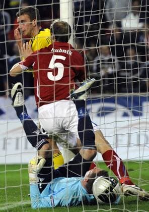 Czech Republic s Roman Hubnik (5) heads the ball into the net as goalkeeper of Scotland Allan McGregor fails to save the ball during the Euro 2012 Group I qualifying soccer match Czech Republic vs Scotland in Prague, Czech Republic, on Friday, Oct. 8, 2010. (CTKxPhoto MichalxKamaryt)  CTKPhoto162208 o0 Tor Kampf Mc Gregor