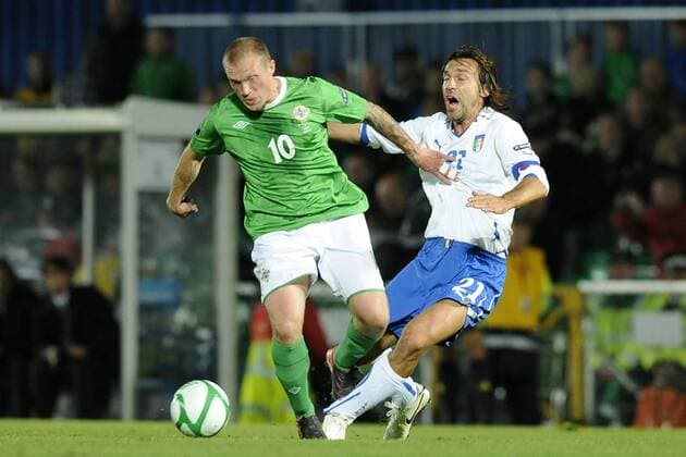 Nordirland (grün) vs. Italien (weiß) - Andrea Pirlo (re.) - Warren Feeney 