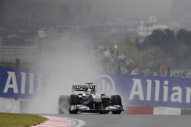 Motorsports Formula 1: World Championship 2010, GP of Japan, 04 Nico Rosberg (GER, Mercedes GP Petronas), xHOCHxZWEIx o0 Spray, Regen