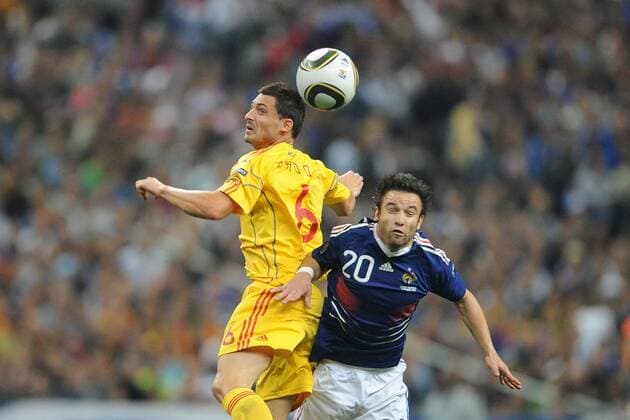 Frankreich (blau) vs. Rumänien (gelb) - Mathieu Valbuena (R) gegen Mirel RADOI - xNxLEGOUICxFEPx - 