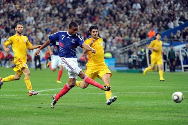 Frankreich (blau) vs. Rumänien (gelb) - Tor Loic REMY (L) gegen Cristian Chivu - - xAnthonyxBibardxFEPx - 