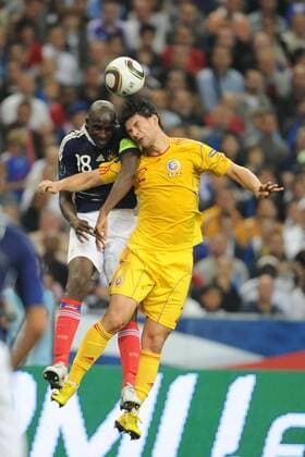 Frankreich (blau) vs. Rumänien (gelb) - Alou Diarra gegen Cristian SAPUNARU - xNxLEGOUICxFEPx - 