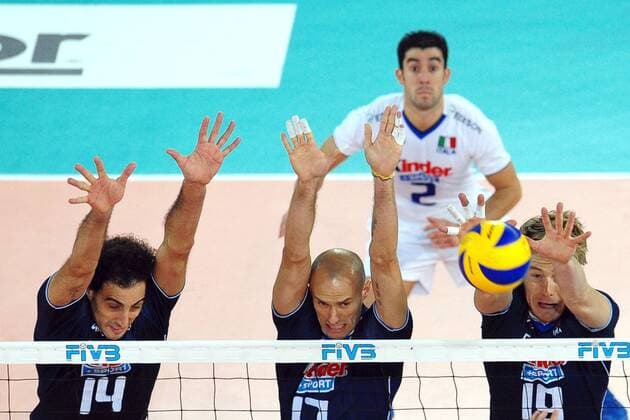 Rom - Spiel um den dritten Platz - Italien (blau) - Serbien (weiss) - L-R - Alessandro Fei, Andrea Sala, Ivan Zaytsev (alle ITA) - 