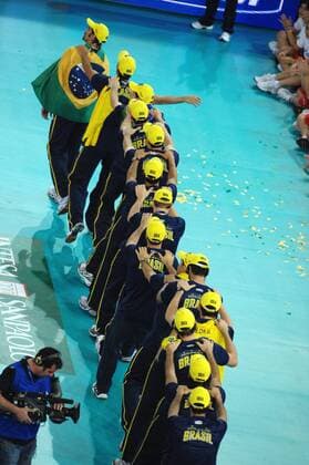 Rom - FIVB WM 2010, Finale - Brasilien (gelb) - Kuba (blau) - Jubel Brasilien, Weltmeister 2010  o0 Jubel, Freude, Feier, Totale