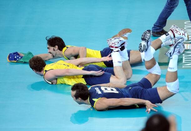 Giba (top) and other Brazil s players celebrate their victory after winning the Volleyball World Championships final match against Cuba in Rome s Palalottomatica  o0 Jubel, Freude, Gilberto Godoy Filho, Feier