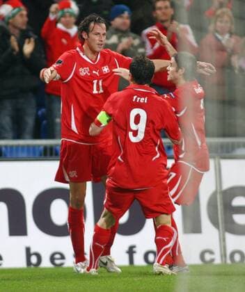 Schweiz - Wales, Torjubel Marco Streller , Alexander Frei und Tranquillo Barnetta (Schweiz, v.li.) o0 Jubel, Freude 