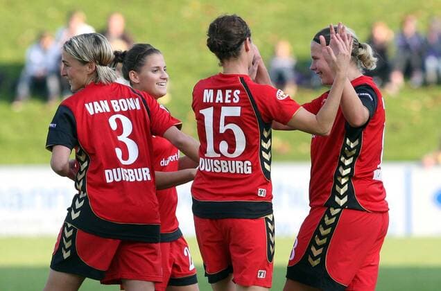 13.10.2010, Duisburg, Fussball, Frauen, Champions-League, FCR Duisburg - CSHVSM Almaty. Torjubel Duisburg, v.l.: Anne van Bonn, Irina London, Femke Maes, Barbara Müller. o0 Jubel Freude