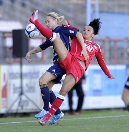 Satu Kruus (left, Aland) and Fatmire Bajramaj (right, Potsdam), 1.FFC Turbine Potsdam - Aland United, Fußball, UEFA Women - Champions League, Saison 2010 2011, Potsdam, 13.10.2010,