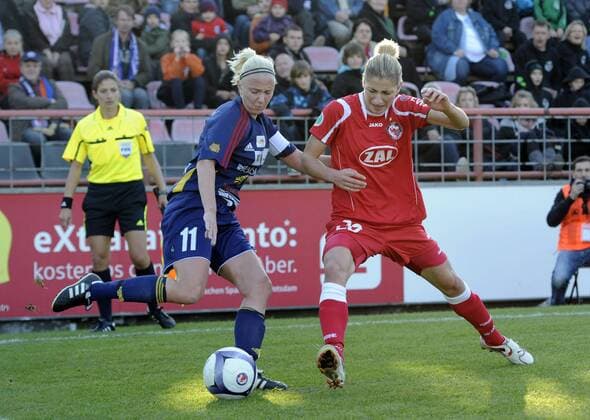 Sarah Engblom (left, Aland) and Bianca Schmidt (right, Potsdam), 1.FFC Turbine Potsdam - Aland United, Fußball, UEFA Women - Champions League, Saison 2010 2011, Potsdam, 13.10.2010,
