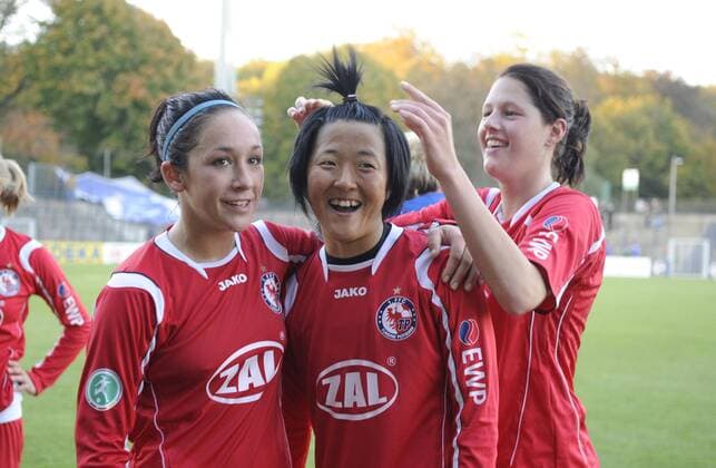 v.l.: Nadine Keßler, Yuki Nagasato und Inka Wesely (Potsdam), 1.FFC Turbine Potsdam - Aland United , Fußball, UEFA Women - Champions League, Saison 2010 2011, Potsdam, 13.10.2010, o0 Jubel Freude