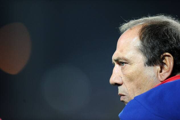 12.10.2010, Metz - EURO Quali 2010 - France (blue) vs Luxembourg (white) 2:0 --- Assistant coach Jean Louis Gasset (France) --- NLeGouicxFep 