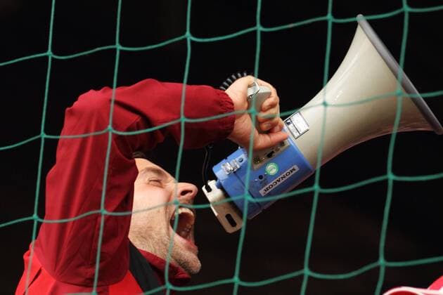 Trainer THOMAS TUCHEL (Mainz) --- 1. FSV Mainz 05 (rot) vs TSG 1899 Hoffenheim (schwarz) o0 Jubel Freude Megaphone Objekte