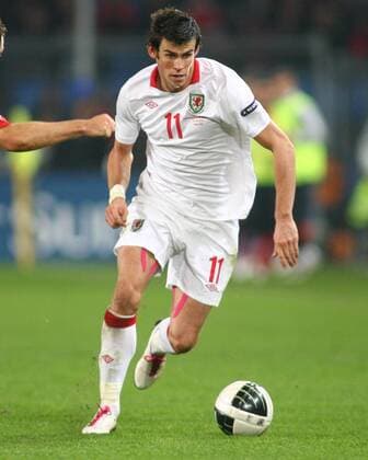 12.10.2010 Basel St Jakob Park Fussball EM Qualifikation - Schweiz (rot) vs Wales: Gareth Bale (Wales) 