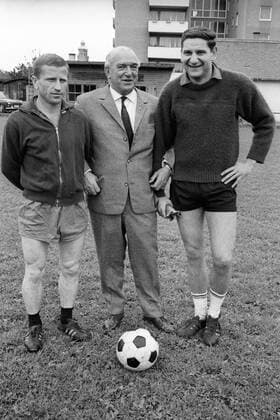 Training 1860, v.li.: Zeljko Perusic, Präsident Adalbert Wetzel und Torwart Petar Radenkovic Fußball 1. BL Herren Saison 1965 1966, Test, Testspiel, TSV 1860 München, Training Gruppe Söcking Freude,