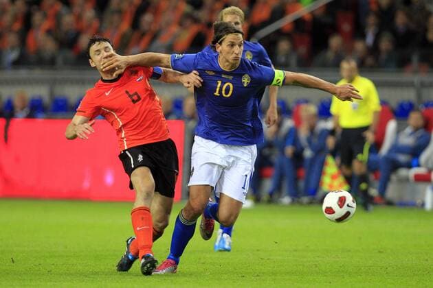 Mark van Bommel (L),Zlatan Ibrahimovic - Niederlande (orange) vs Schweden (blau) xVIxPieterxStamxdexJongexIVx 187867