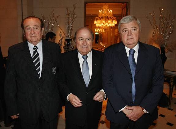 Fussball International FIFA Club WM Japan 2007 19.12.2007, FIFA Exekutivkomitee Mitglied Dr. Nicolas Leoz (Paraguay), FIFA Praesident Joseph S. Blatter (Mitte, Schweiz), Präsident CFB und FIFA Exekutivkomitee Mitglied Ricardo Terra Teixeira (re, Brasilien)  o0 Sepp