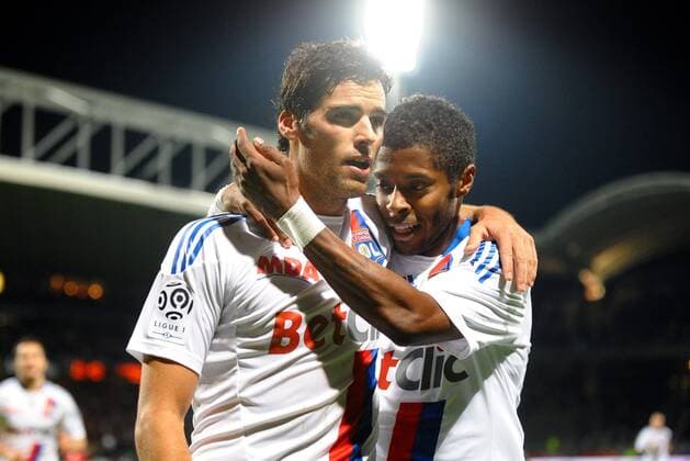 Football: Olympique Lyon (OL) - OSC Lille - Ligue 1 - 17.10.2010 - Yoann Gourcuff und Michel Bastos (re., beide Lyon) - xABIBARDxFEPx  o0 Jubel, Freude