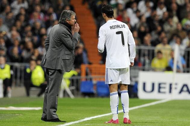 Madrid 19 10 2010 - Champions League, Real Madrid (weiß) vs AC Mailand (rot schwarz) --- Trainer Jose Mourinho (li, Madrid) - Cristiano Ronaldo 