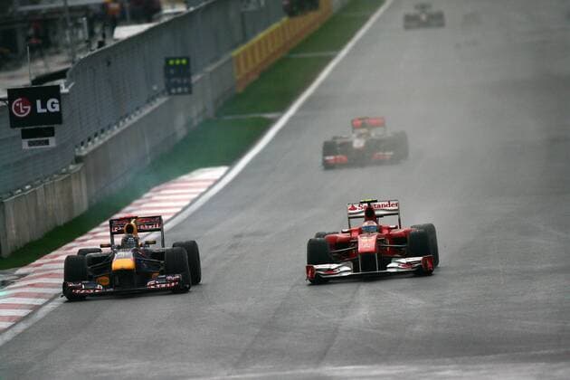 Race, Fernando Alonso (ESP, R), Scuderia Ferrari, F10 overtakes Sebastian Vettel (GER), Red Bull Racing, RB6 Korean Grand Prix - 