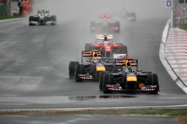 Sebastian Vettel (Deutschland Red Bull) vor Mark Webber (Australien Red Bull) - 