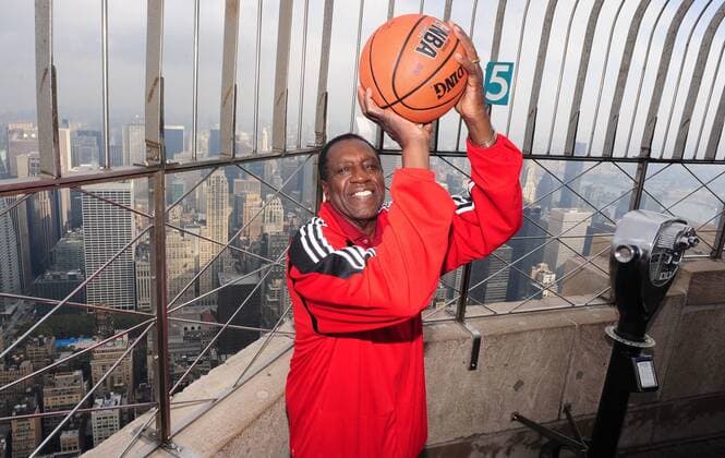 Oct. 26, 2010 - Manhattan, New York, U.S. - The Empire State Building hosts legendary Harlem Globetrotter and Basket Ball of Famer MEADOWLARK LEMON as he promotes his new book, Trust Your Next Shot: A Guide To A Life Of Joy - ZUMAb09