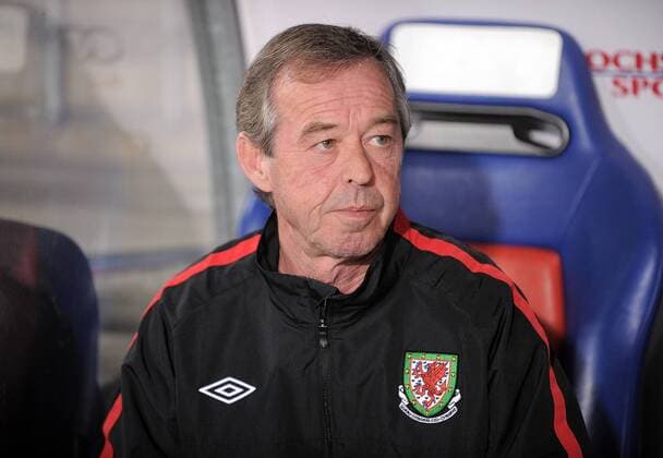 FUSSBALL INTERNATIONAL EM 2012-Qualifikation Gruppe A 12.10.2010 Schweiz - Wales --- Trainer Brian Flynn (Wales)  o0 Nationaltrainer, Trainer